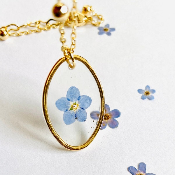 Collier en plaqué or 18k, pendentif ovale avec fleurs séchées (myosotis), chaîne perles, fait main