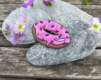 Pin's broche en bois, peint et résine à la main donut / Série Miam