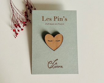 Pin's en bois coeur / pin’s / badge bois fait main