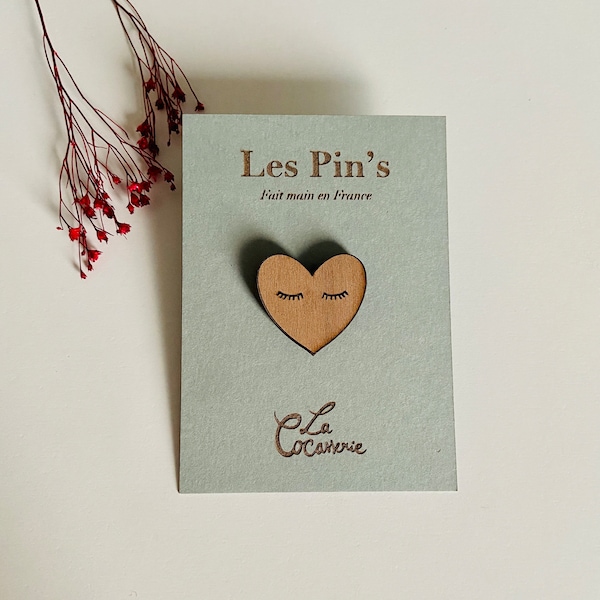 Pin's en bois coeur / pin’s / badge bois fait main