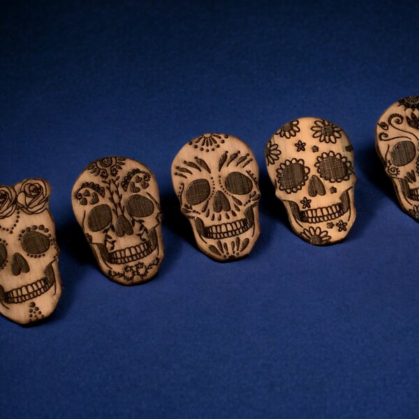 Pin's en bois de noyer crâne calaveras, tête de mort mexicaine (5 modèles) | Collection crâne | Fait main | Badge flower skull