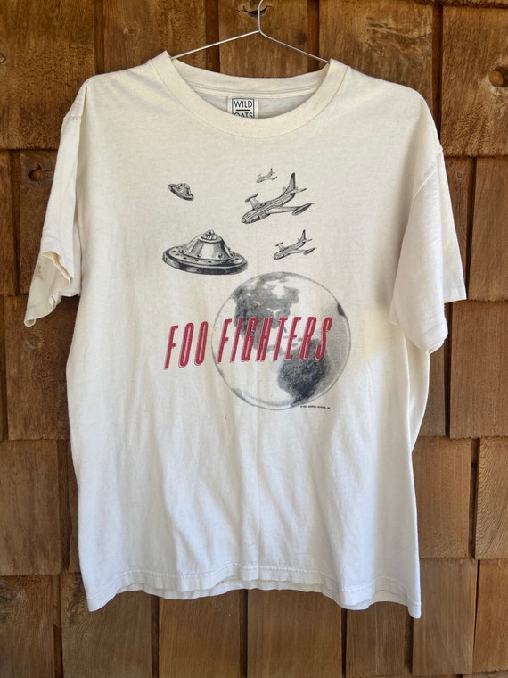 Vintage 1995 Foo Fighters UFO Tee. Wild Oats Tag.