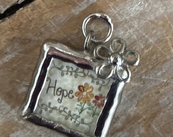 Pendentif BOHO, boîte shadow en argent/laiton avec espoir/foi et fleurs-FUN !