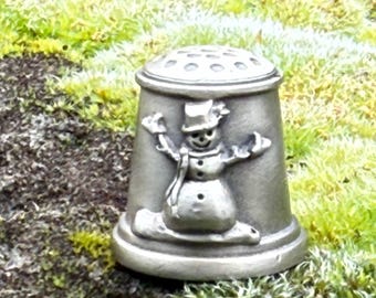 Dé à coudre vintage en Étain - Noël 1981 et bonhomme de neige, par SCHMID, États-Unis