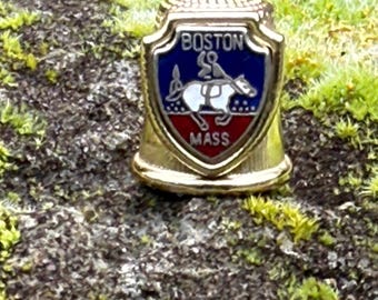 Dé à coudre souvenir, Boston. Messe avec Paul Revere à cheval sur un bouclier en métal