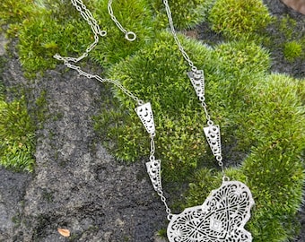 Antiquités, Filigrane d'argent, Accent de diamants, Collier à pendentif, Début des années 1900