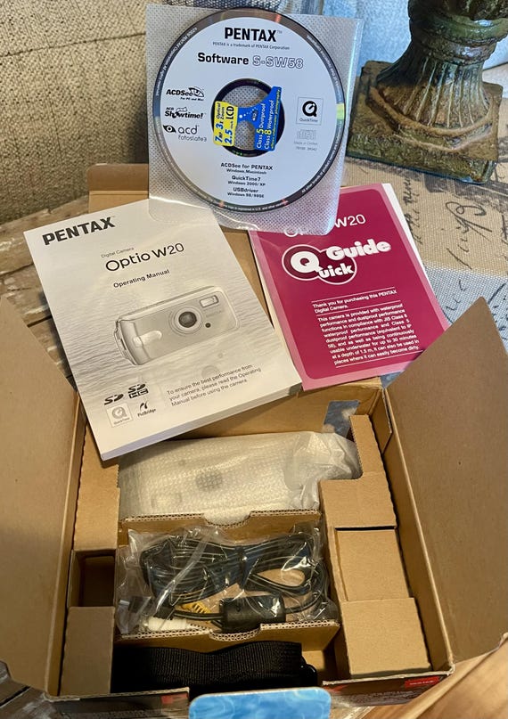 PENTAX Optio W20 コンパクトデジタルカメラ Amazon | PENTAX Optio W20 シルバー 防水・防塵/700万画素（現場用