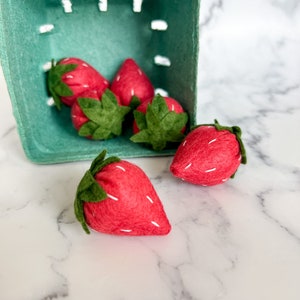 Felt Play Food - Set of 6 Felt Strawberries with Berry Basket, Pretend Play, Felt Strawberry, Felt Fruit, Play Kitchen Food, Tea Party