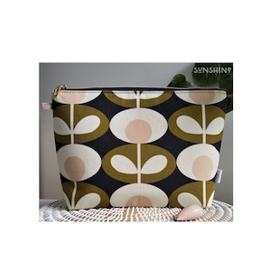 ORLA KIELY Oval Flower - Toiletries | Cosmetics | Make-up | Brushes | Nappy Clutch | Travel Organizer | Wet Bag | Pencil Case.  Gift Idea.