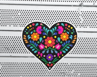 Könnte beinhalten: Ein farbenfroher herzförmiger Aufkleber mit einem floralen Muster auf weißem Hintergrund. Der Aufkleber hat einen schwarzen Umriss und ist mit leuchtenden Farben gefüllt, darunter Pink, Rot, Orange, Gelb, Grün, Blau und Lila.