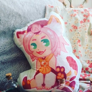Diona pillow