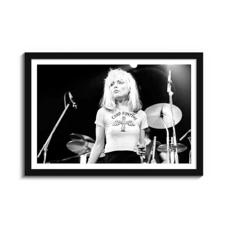 Póster artístico de Debbie Harry, música pop, rock y disco de los años 70, 80 y 90 Poster Framed