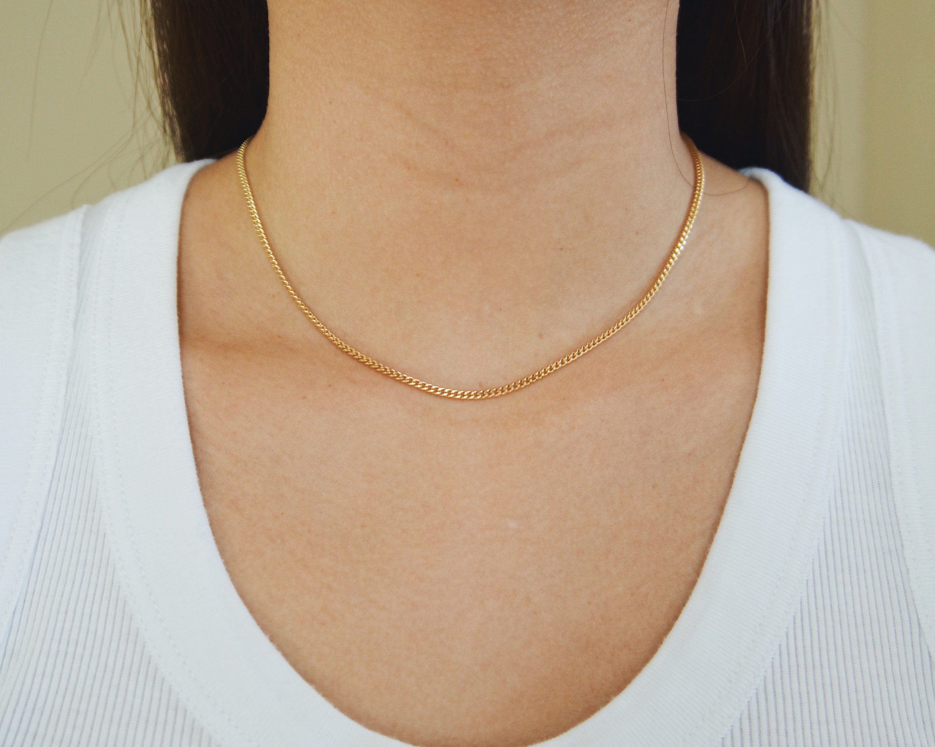 Thin short shop gold chain