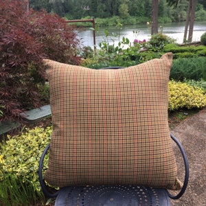 Insert : Premium-quality decorative pillow Approx 21.5 x 21.5 inches or 55 x 55 cm insert included 1 Pillow Cover