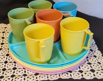 vintage Picnic Set Hawkeye &Colonial Plastics Manufacturing Ensemble de 6 assiettes et tasses