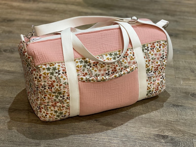 Cadeau bébé /Sac à langer fille double gaze de coton fleurs terracotta camel rose vert tilleul Collection LOUISE Rose