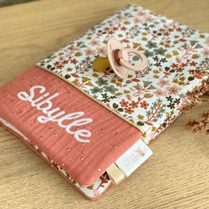Protège carnet de santé personnalisé pour fille terracotta camel/ Cadeau de naissance personnalisé