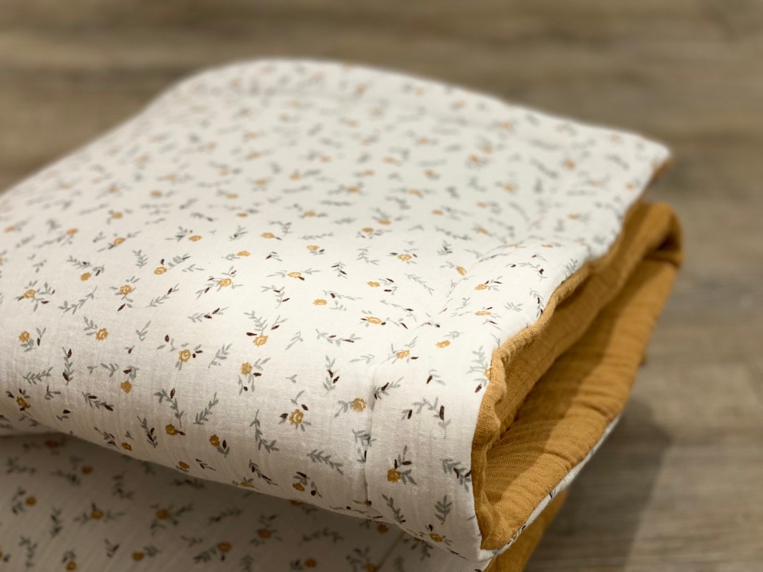 Couverture bébé personnalisée double gaze fleurs camel vert de gris