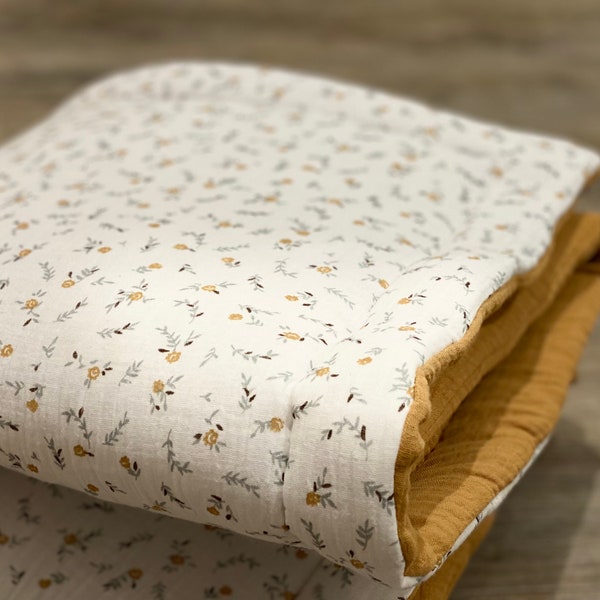 Couverture bébé personnalisée double gaze fleurs camel vert de gris