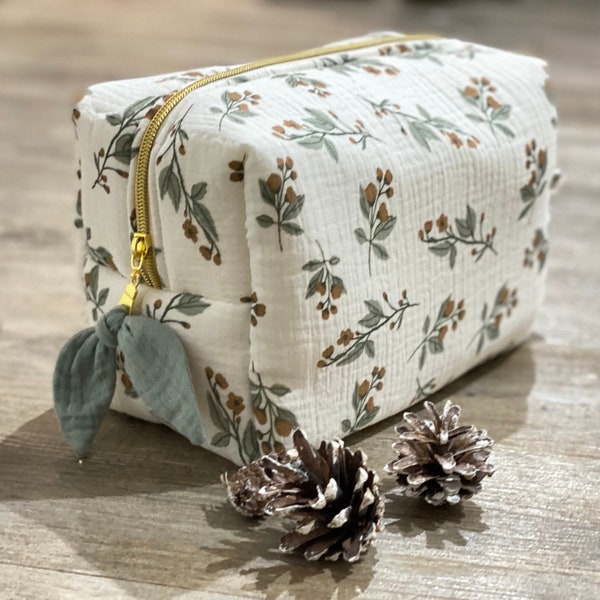 Trousse de toilette pour sac à langer double gaze écru fleurs vertes