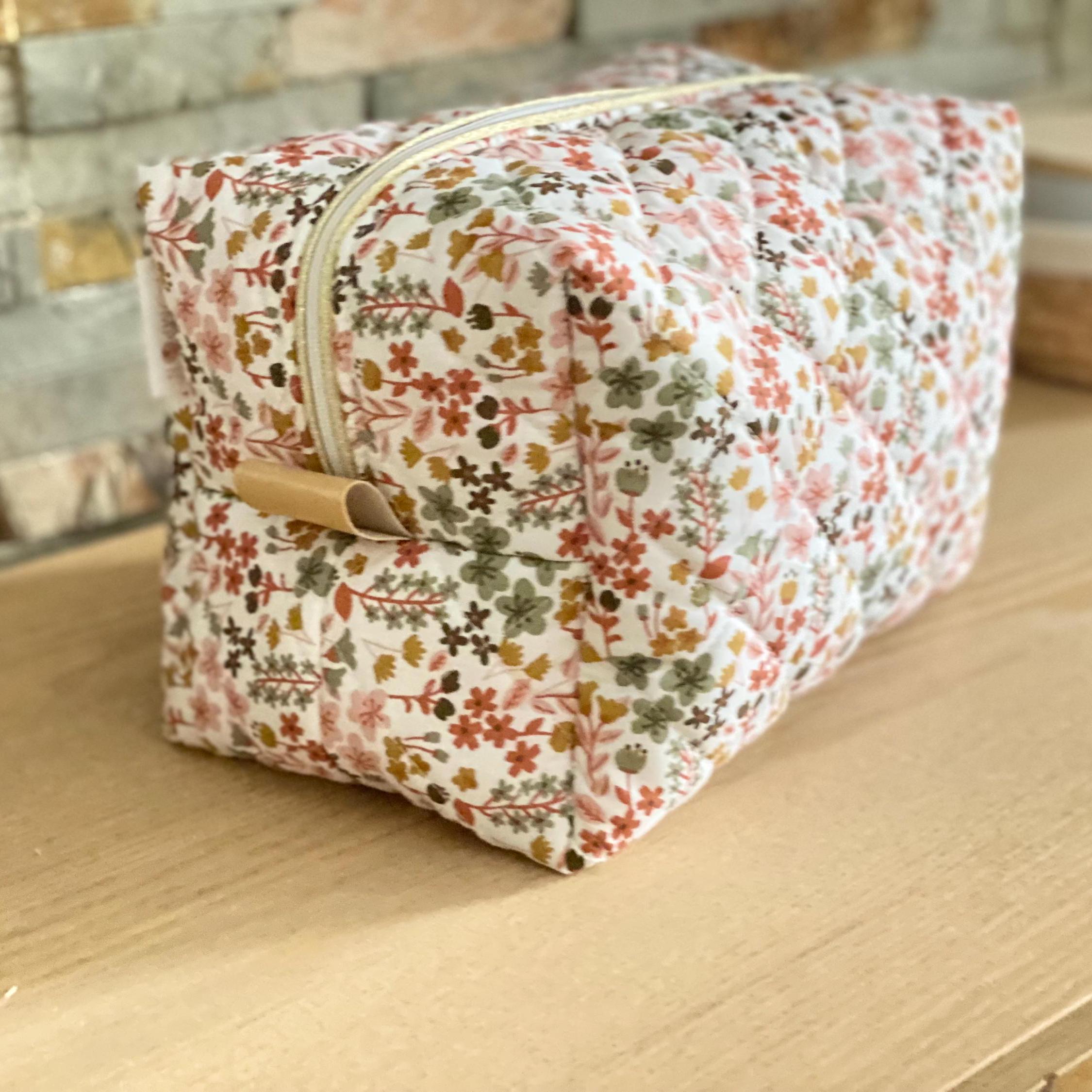 Trousse de toilette  à fleurs pour sac à langer terracotta doré camel