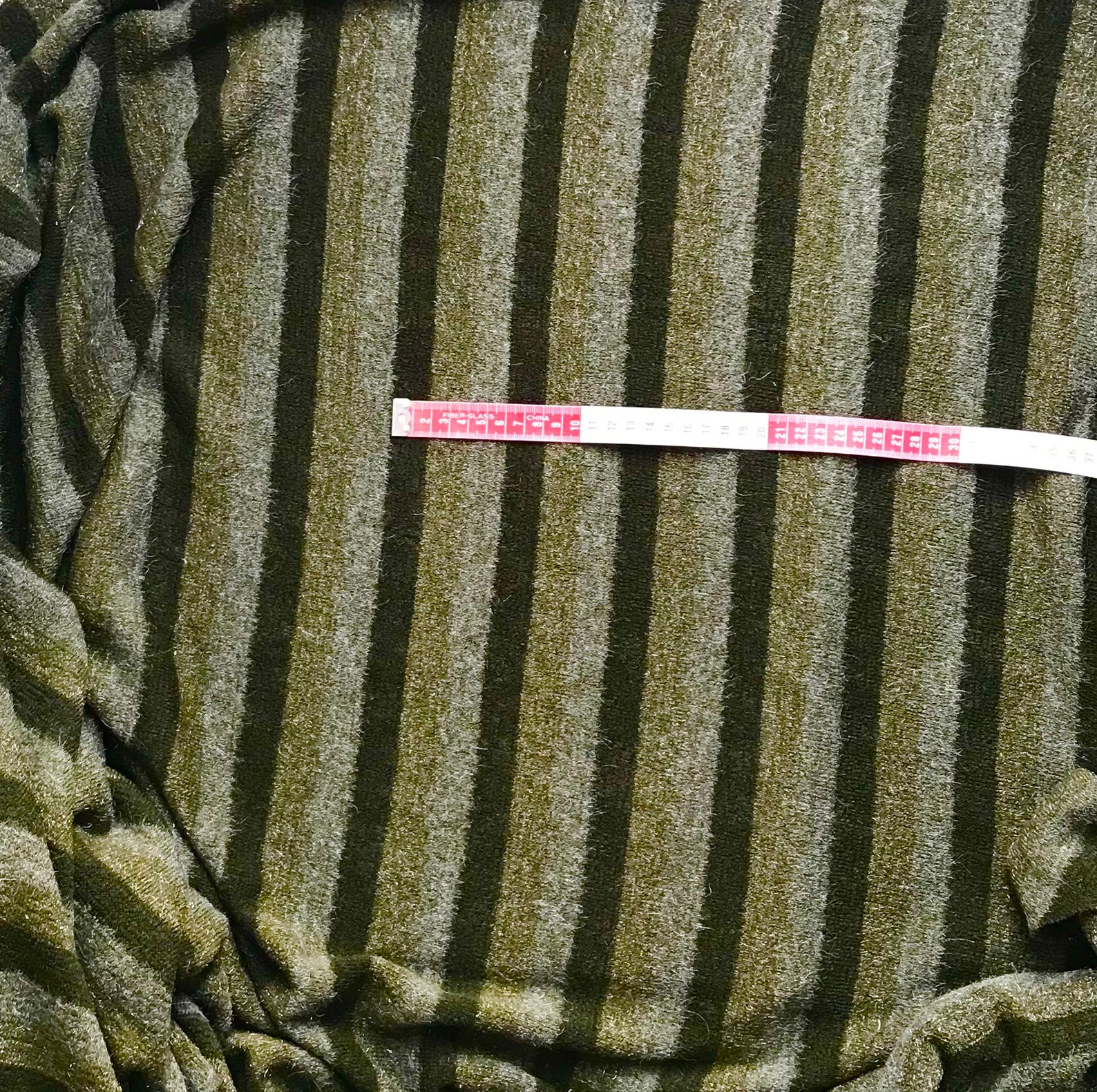 Thick Green Bouclé Knit Fabric Polyester Knit Fabric Stretchy Fabrics