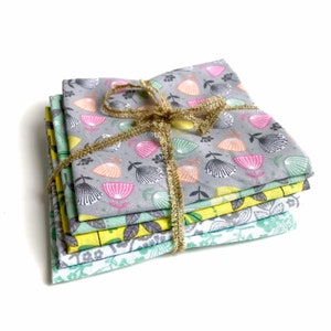 5 Fat Quarters - Ditsy Floral Fabric by Birch Creative - FQ Cotton - FQ quilting Cotton