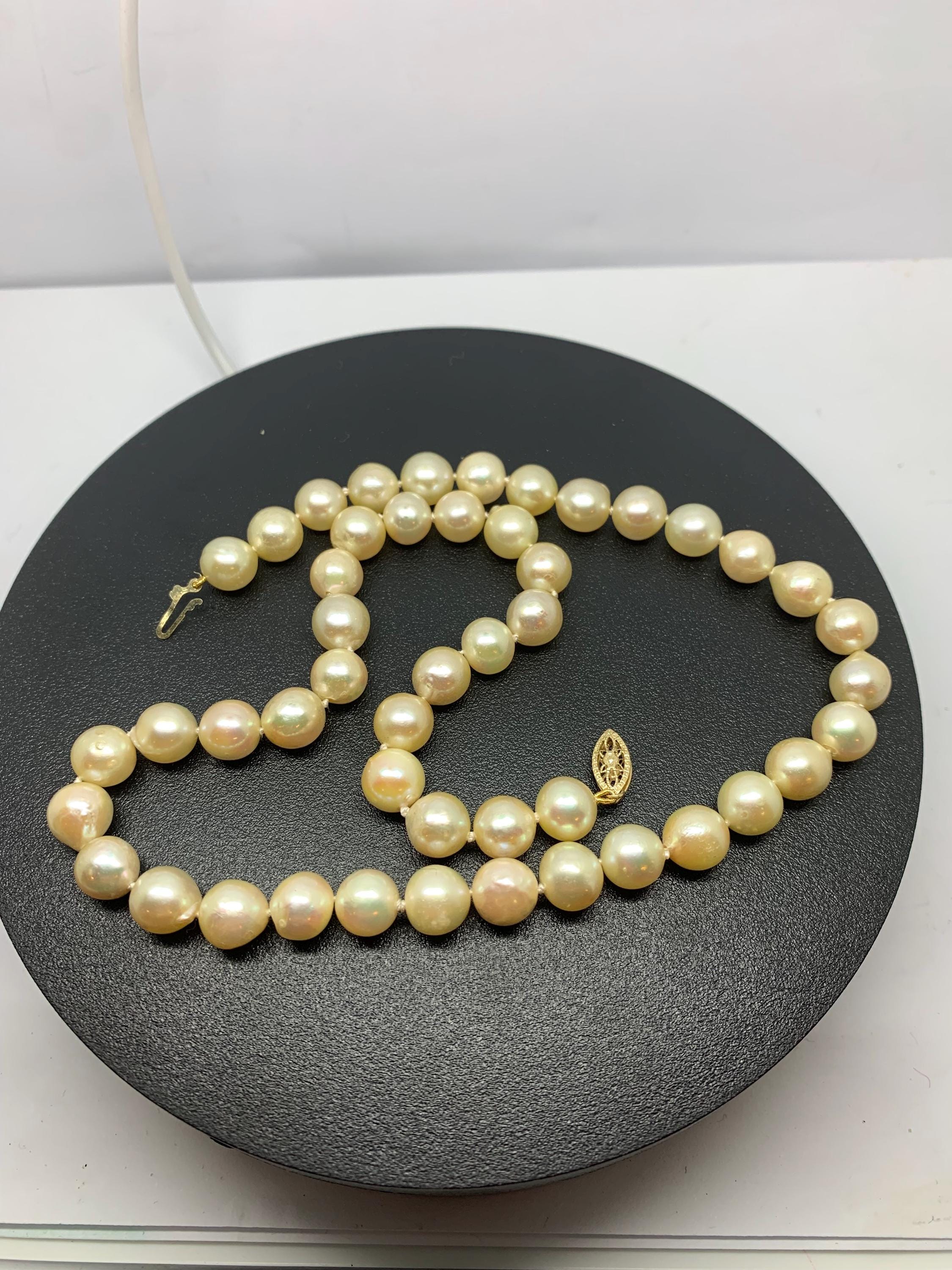 Vintage Pearl necklace knotted to a 9ct gold filigree clasp