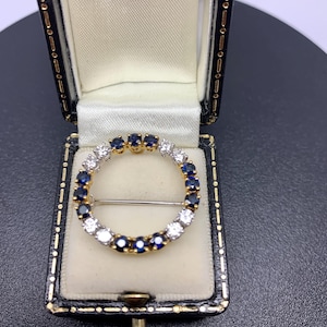 Vintage sapphire and diamond brooch in 18ct gold