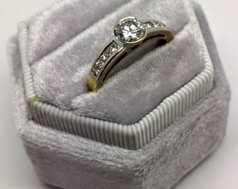 Anillo de diamantes vintage en oro amarillo de 18 quilates