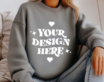 Maqueta de sudadera deportiva gris Gildan 18000, maqueta de sudadera con cuello redondo gris G180, modelo, suéter deportivo gris Gildan, maqueta informal simple para uso diario G180