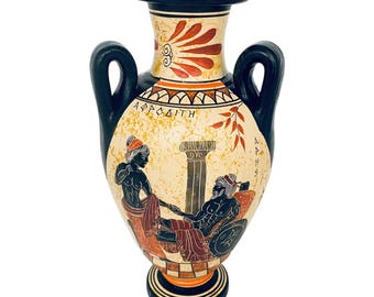 Ánfora griega antigua de 22 cm que representa al dios Ares y a la diosa Afrodita.