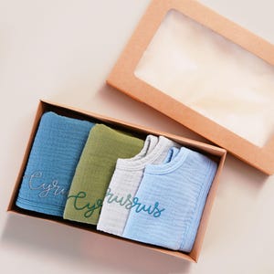 Burp Cloth and Baby Bib Set of 4, New Mom Gift, Baby Shower Gift, Baby Gift, Embroidered Newborn Gift, Baby Boy, Girl Bib with Name [W]