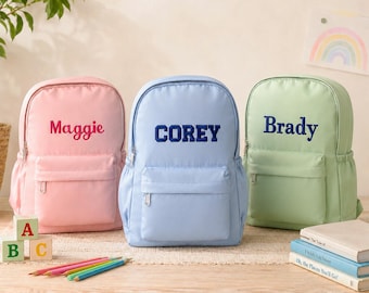 Personalisierter Kleinkind-Rucksack: Gestickte Pastell-Kinderschultasche mit Seitentasche [R]