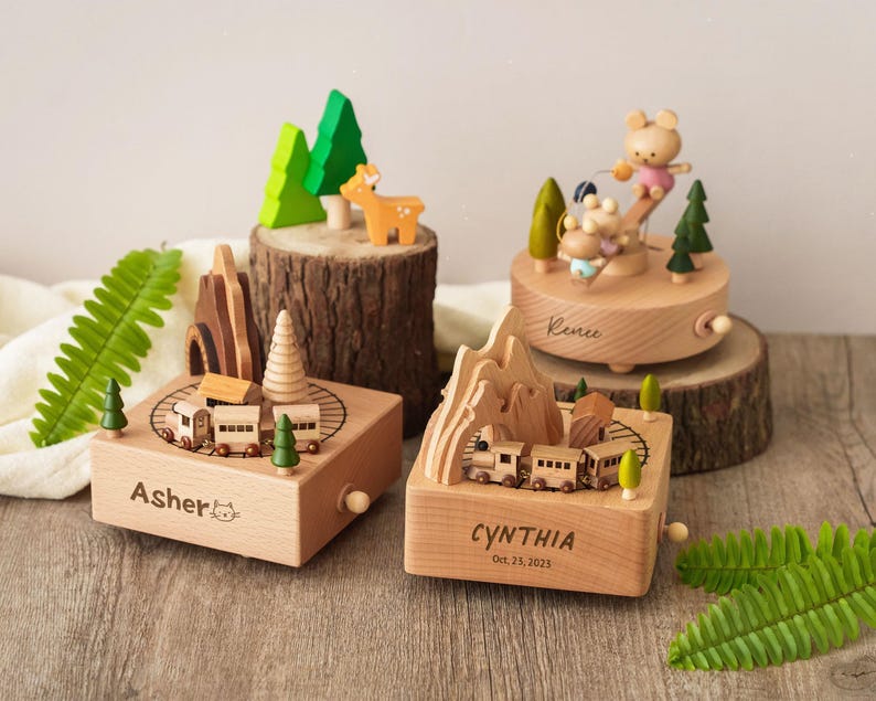 Gegraveerde muziekdoos babynaam, Moederdagcadeau, aangepast babycadeau, gepersonaliseerde houten muziekdoos, cadeau voor kind, muziekcarrousel [W+R] afbeelding 4