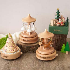 Boîte à musique en bois personnalisée pour cadeau de premier anniversaire, styles de carrousel de train personnalisés image 4