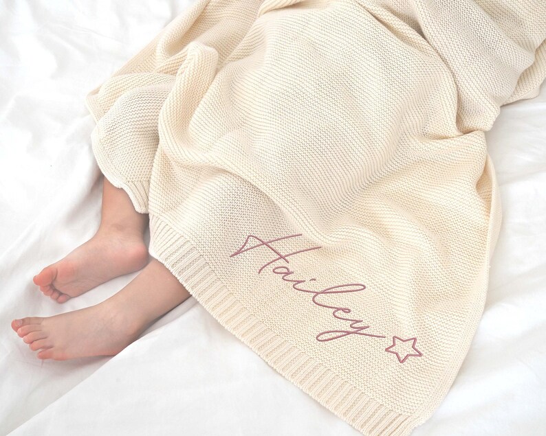 Anpassad filt för babynamn, babypresent, nyföddfilt med namn, babyshowerpresent, personlig filt för flicka eller pojke bild 12