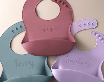 Personalized Bib, New Mom Gift, Custom Baby Bib, New Baby Gift, Toddler Gift, Silicone Engraved Baby Bib, Baby Shower Gift [W]