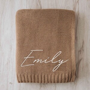 Anpassad filt för babynamn, babypresent, nyföddfilt med namn, babyshowerpresent, personlig filt för flicka eller pojke bild 15