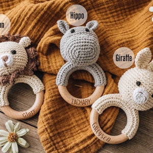 Crochet Toy Rattle for Babies, Baby Shower Gifts, Custom Wooden Baby Rattle, Newborn Gifts, Gift for Nephew Niece, Engraved Rattle with Name zdjęcie 5