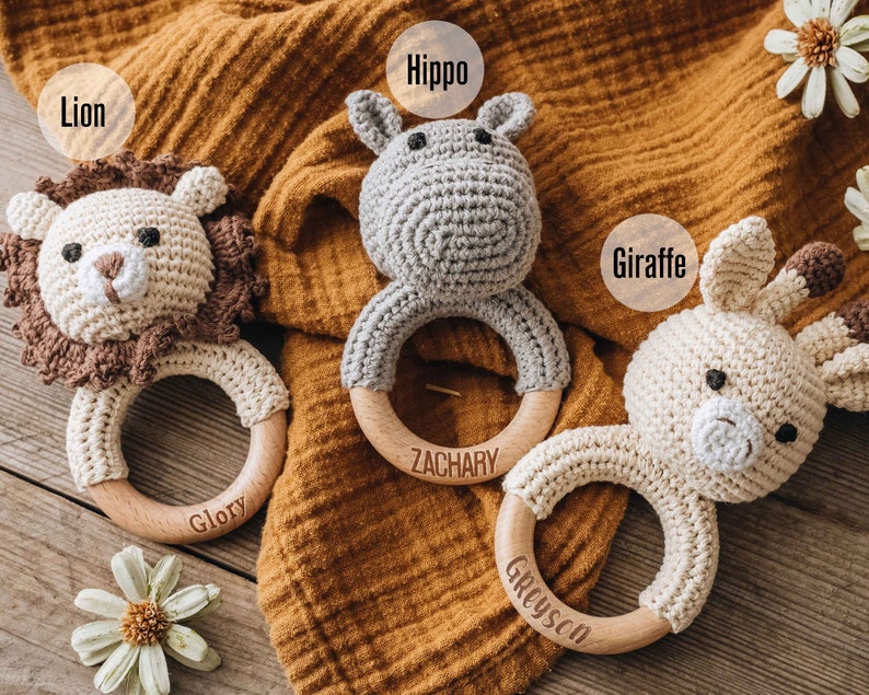 Sonajero de bebé animal personalizado / Regalos de baby shower / Sonajero de bebé de madera personalizado / Juguete de sonajero de ganchillo / Regalos para recién nacidos / Regalo para sobrino sobrina imagen 5