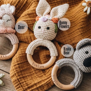 Sonajero de bebé animal personalizado / Regalos de baby shower / Sonajero de bebé de madera personalizado / Juguete de sonajero de ganchillo / Regalos para recién nacidos / Regalo para sobrino sobrina imagen 4