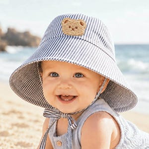 Joli chapeau de soleil pour bébé avec écusson en chenille, bonnet de bain en coton à rayures avec nom personnalisé [R]