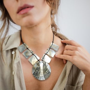 Statement Shell Necklace, Mother of Pearl Pendant, Boho Chunky Necklace, Iridescent Shell Jewellery, Beach Wedding Gift for Her