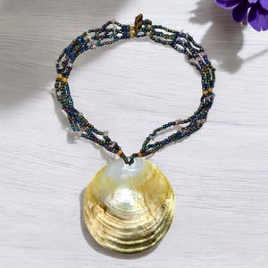 Mother of Pearl Short Necklace, Round Shell Pendant, Beaded Necklace, Boho Jewelry, Beach Jewellery, Ethnic Necklace, Beach Jewelry, Tribal