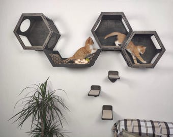 Wall-mounted cat shelves: hexagonal shelves for play and rest. Modern design, durable construction.