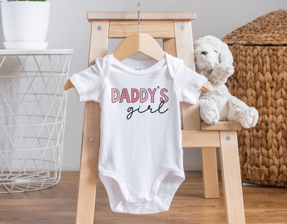 Body de bebe Daddy s Girl romper bebe body de bebe personalizado body de bebe personalizado anuncio de embarazo regalo del dia del padre Etsy Espana