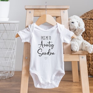 Pass me to my auntie custom bodysuit, Aunt Pregnancy announcement bodysuit, Baby Shower gift, Personalised bodysuit, Custom Bodysuit