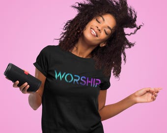 Camiseta unisex Christian Worship con diseño de neón morado y azul