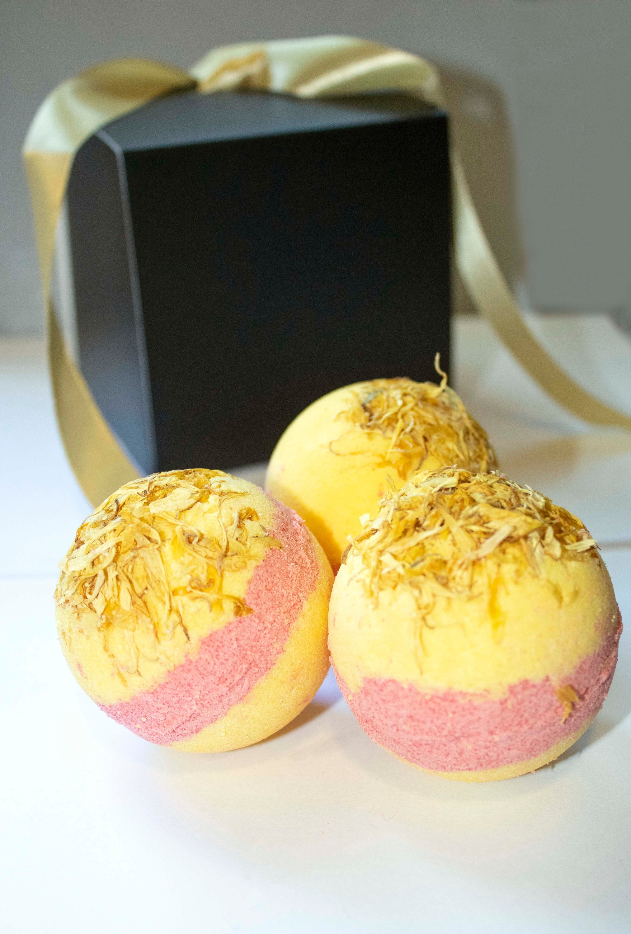 Handmade Honeysuckle Vanilla Bath Bombs